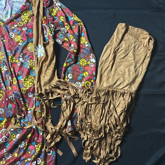 Peace and Love Hippie Costume - Picture 4 of 9